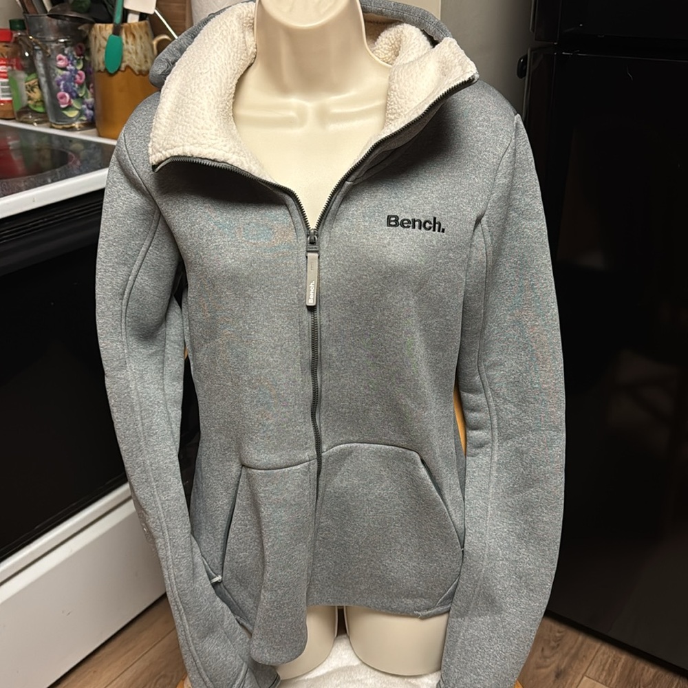 BENCH S NWT GRAY WARM SHERPA LINED THUMB HOLE HOODED ZIPPER POCKETS JACKET
